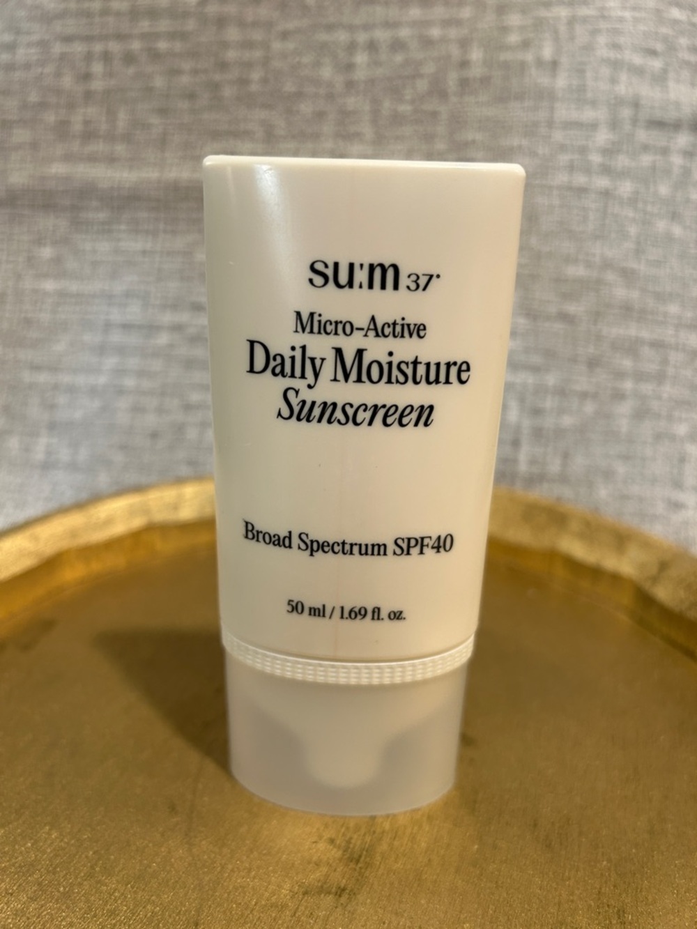 SU:M37 Micro-Active Daily Moisture Sunscreen SPF40 — White